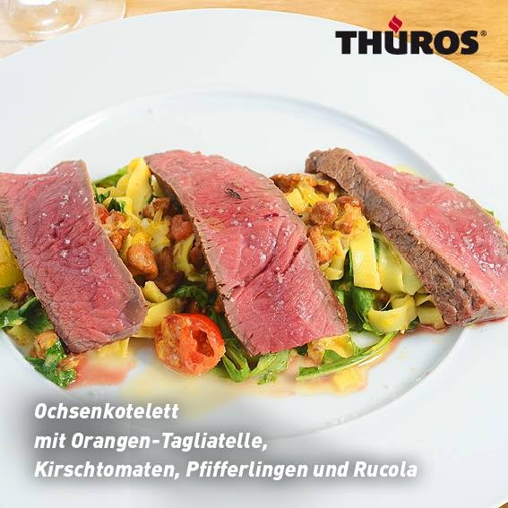 Ochsenkotelett mit Orangen-Tagliatelle, Kirschtomaten, Pfifferlingen und Rucola
